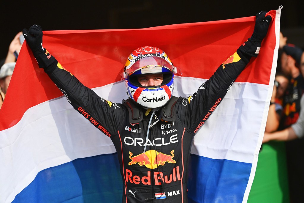 Diamond Painting Max Verstappen met de Nederlandse vlag met Ronde steentjes 100x70cm - Beste Kwaliteit