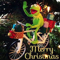 Thumbnail for Diamond Painting Kermit op een fiets met cadeautjes met Ronde steentjes 100x100 - Beste Kwaliteit